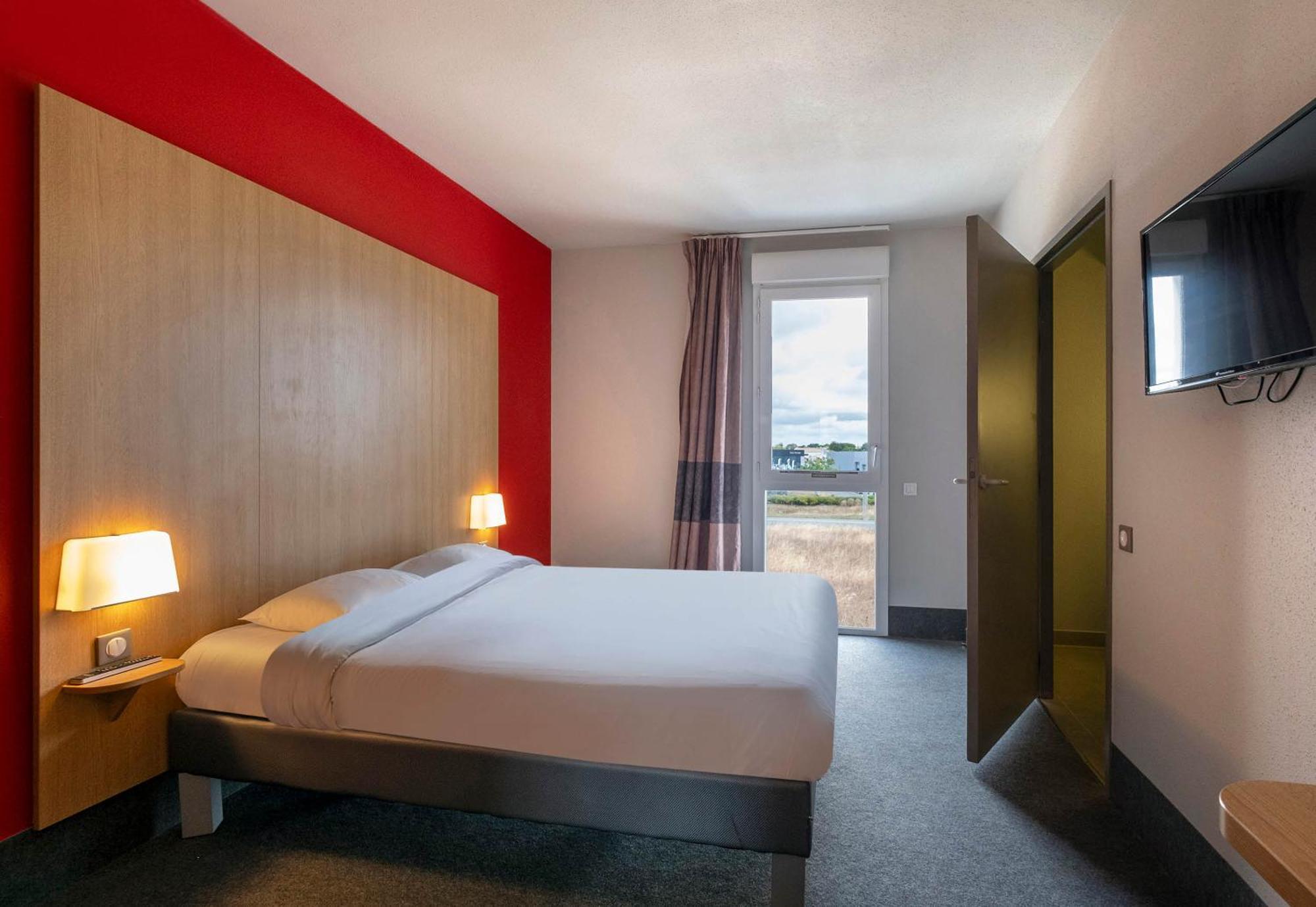 B&B Hotel La Rochelle Beaulieu Пюійборо Екстер'єр фото